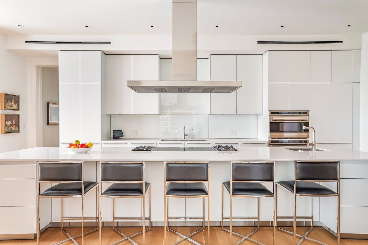 9966 Beverly Grove Dr