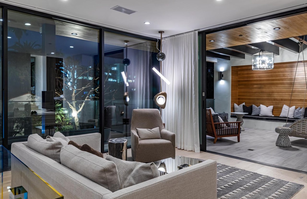 1172 N Doheny