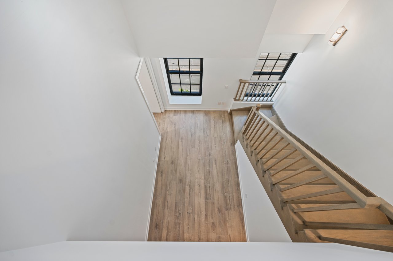 327 King Street W 307