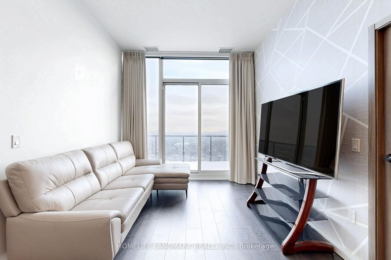 NORTH YORK'S PRESTIGIOUS COMMUNITY PENTHOUSE