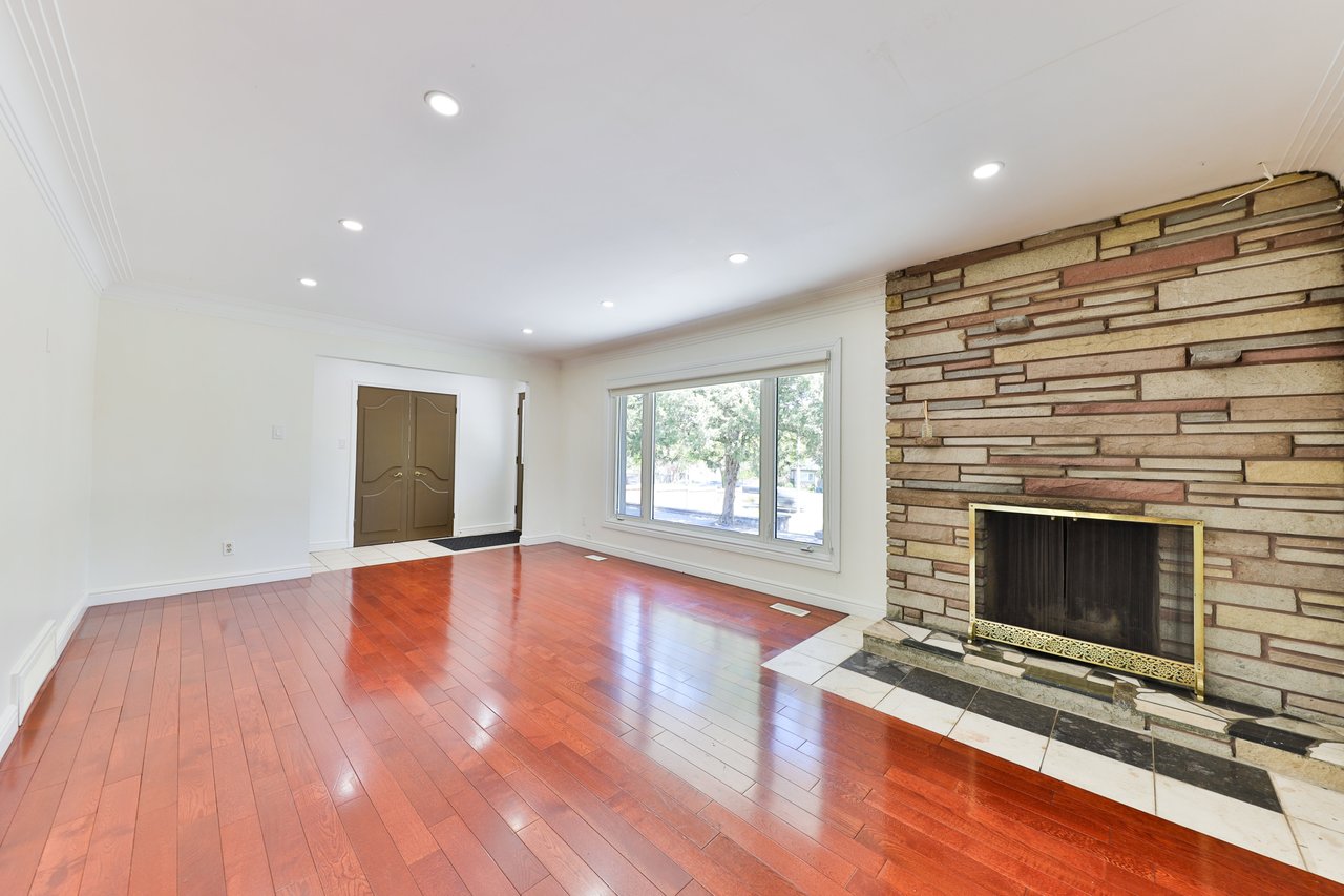 425 Plains Road W, Burlington