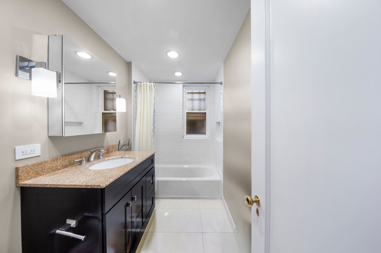 415 W Aldine Ave Unit 2A