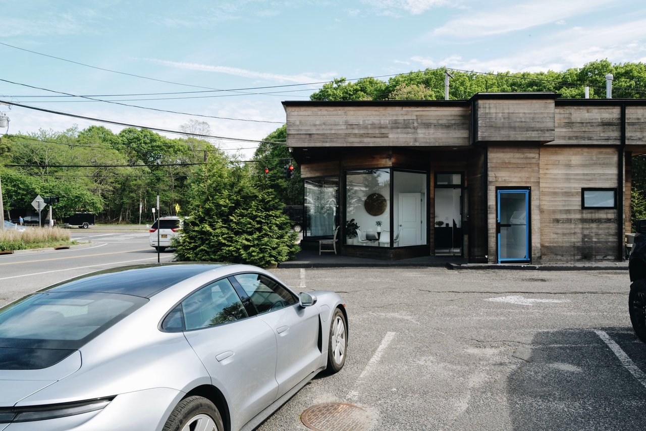 81 Montauk Hwy