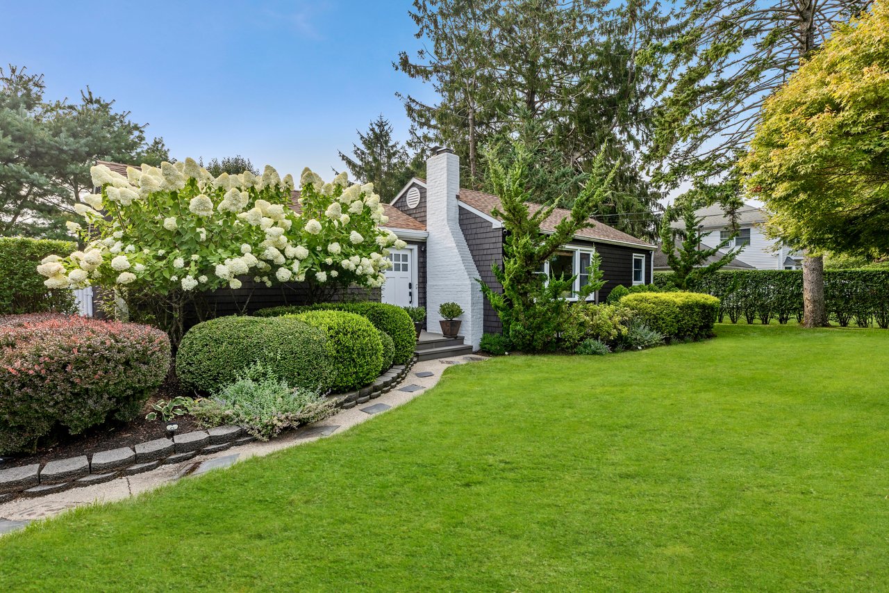 Stylish, Move-In Ready Living in Brookhaven