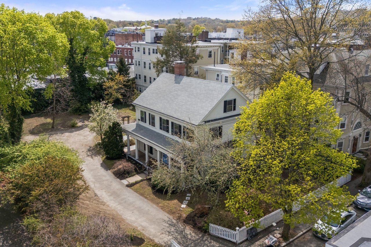 19 Linden St, Brookline, MA: Brookline Village,  02445