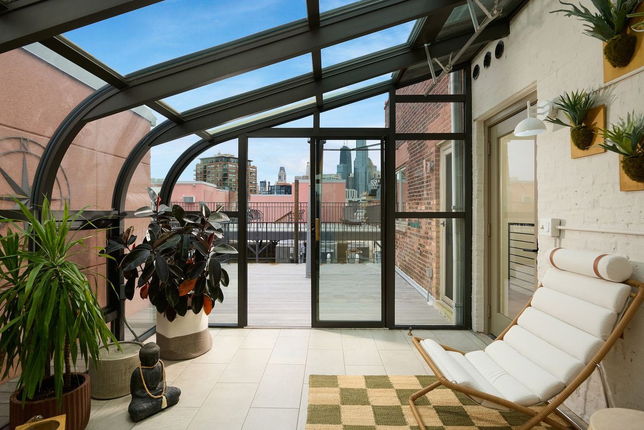550 N Kingsbury St Unit: 603