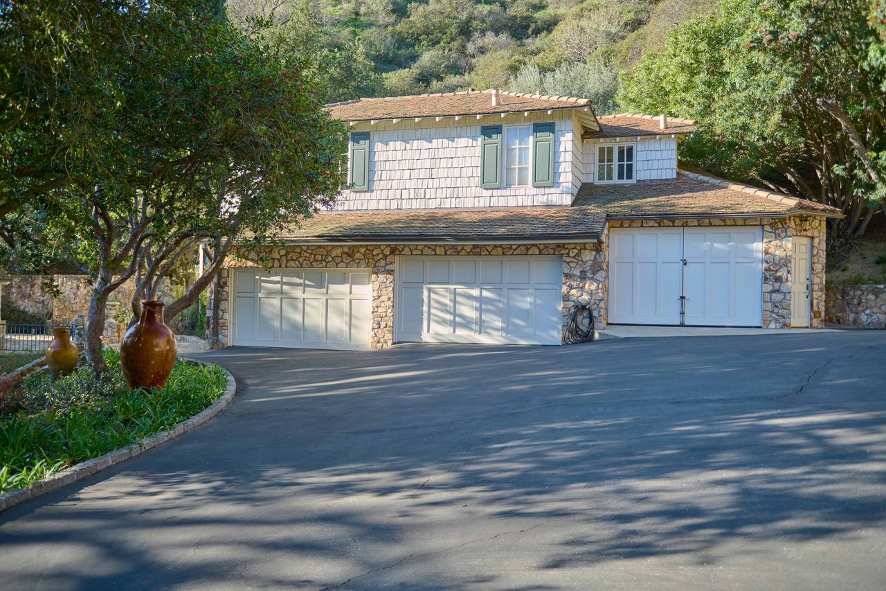 9631 Cedarbrook Dr