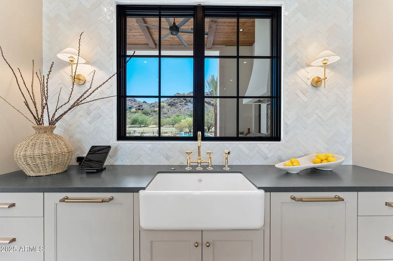 7501 N EUCALYPTUS Drive