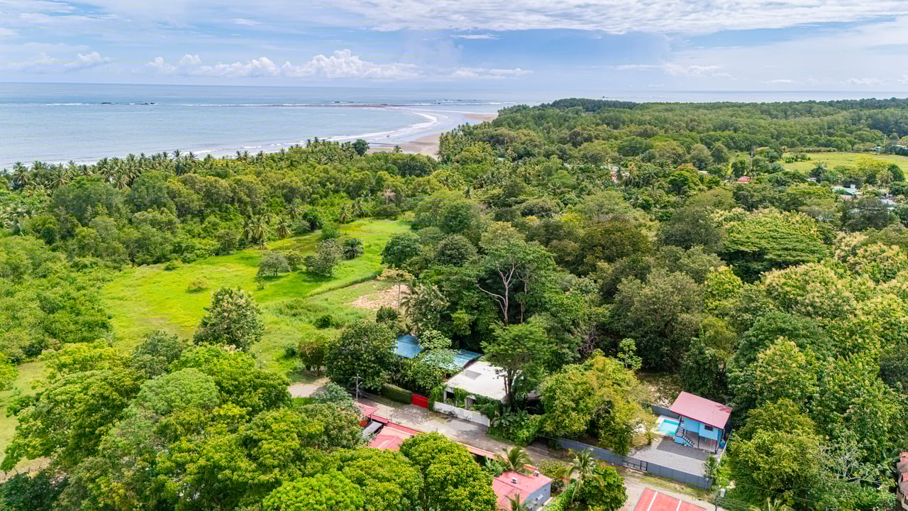 Modern Elegance Meets Tropical Lifestyle in Uvita