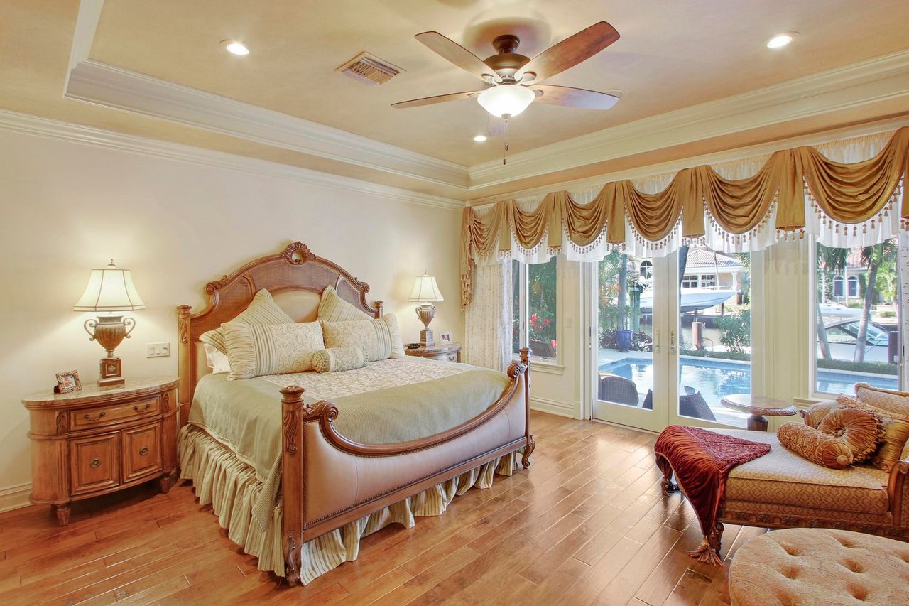 793 Harbour Isles Dr