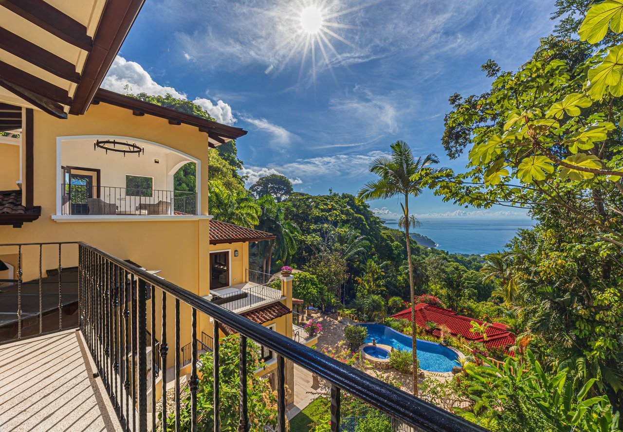 Nido Escondido, Playa Dominical