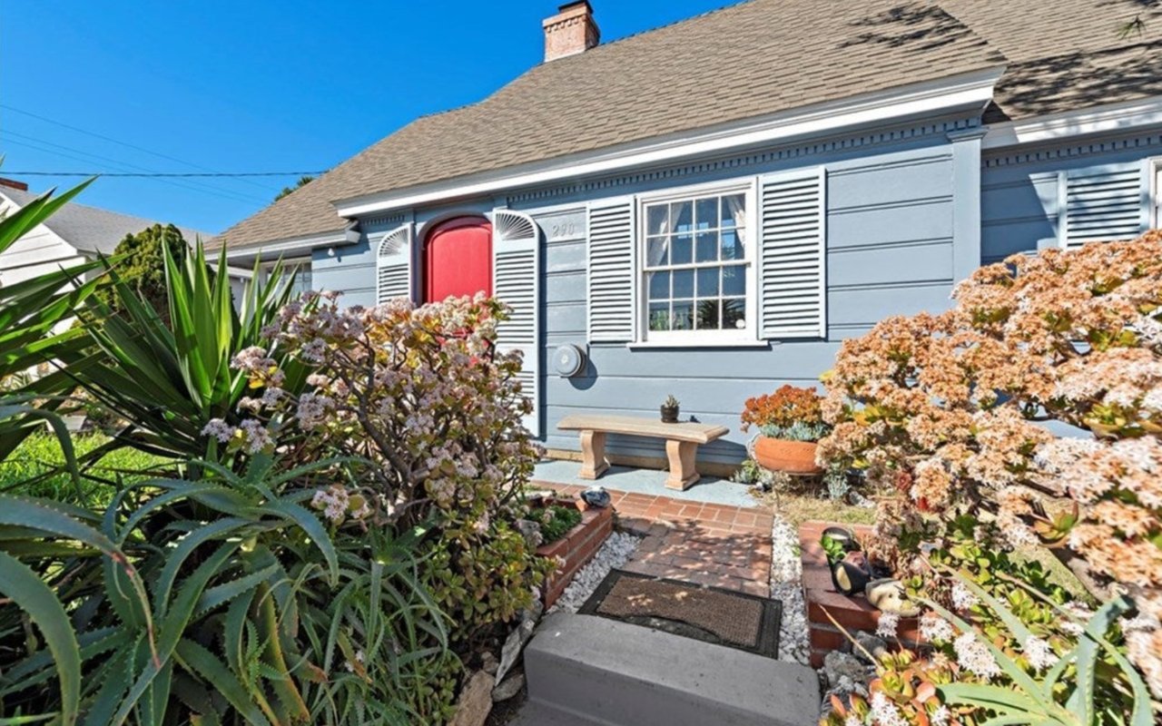 A Rare Opportunity On One Of The Best Streets In Laguna Beach! 290 Oak Street, Laguna Beach $1,750,000