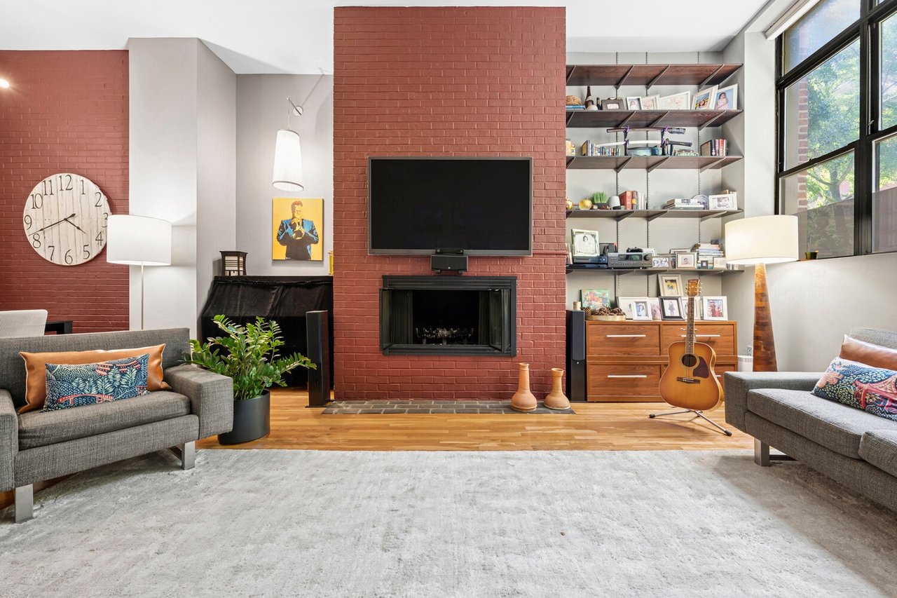 247 West 12th Street Unit: 1D