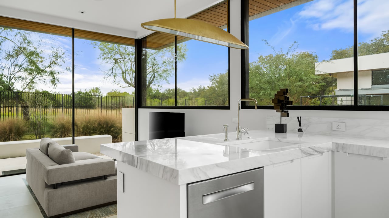 702 N Commons Ford Road