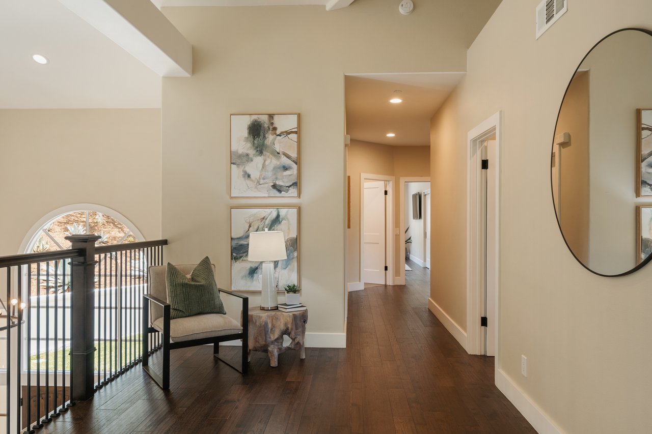 1805 Holly Tree Lane