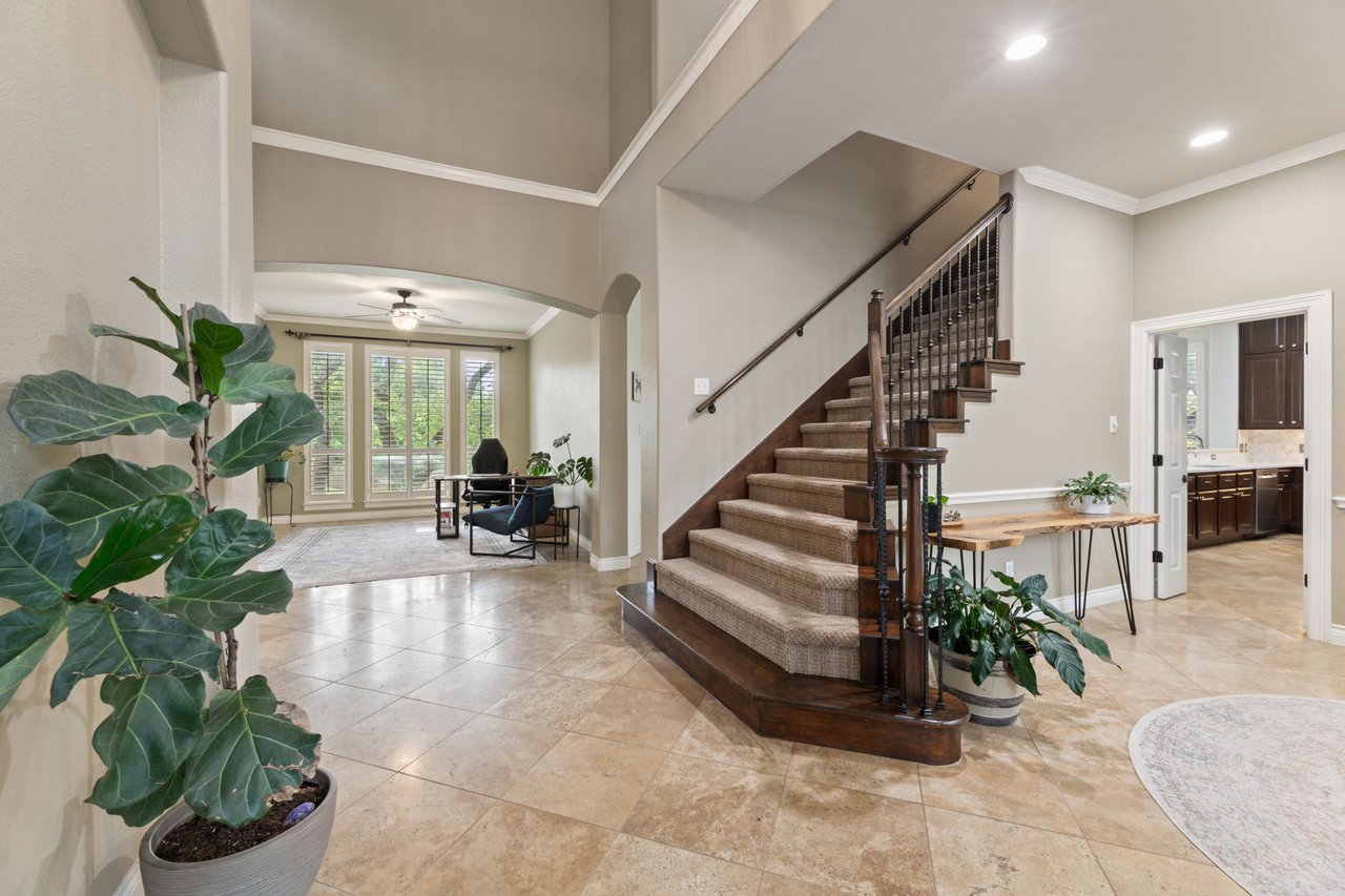 Elegant Cul-de-Sac Retreat in Steiner Ranch with Main-Level Guest Suite