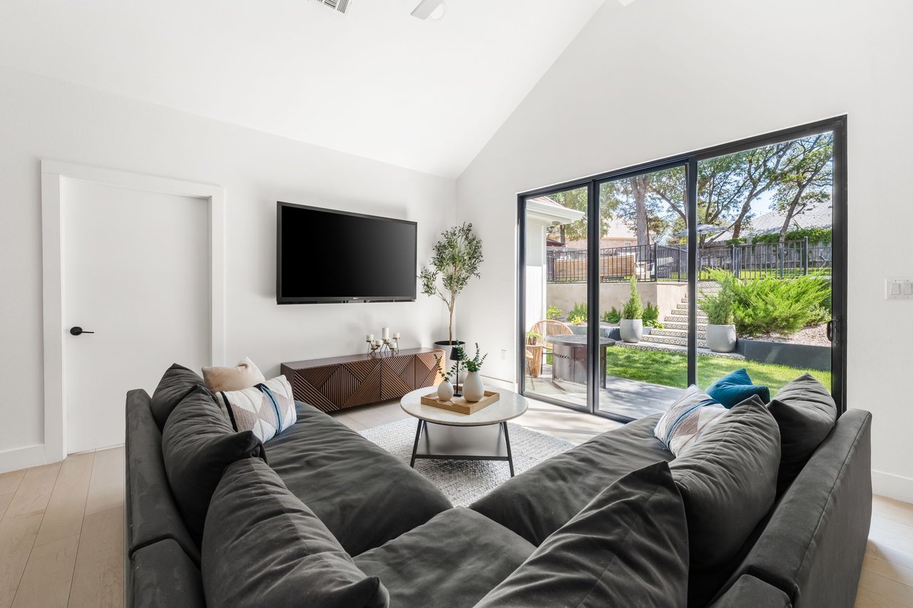 7302 Anaqua Dr