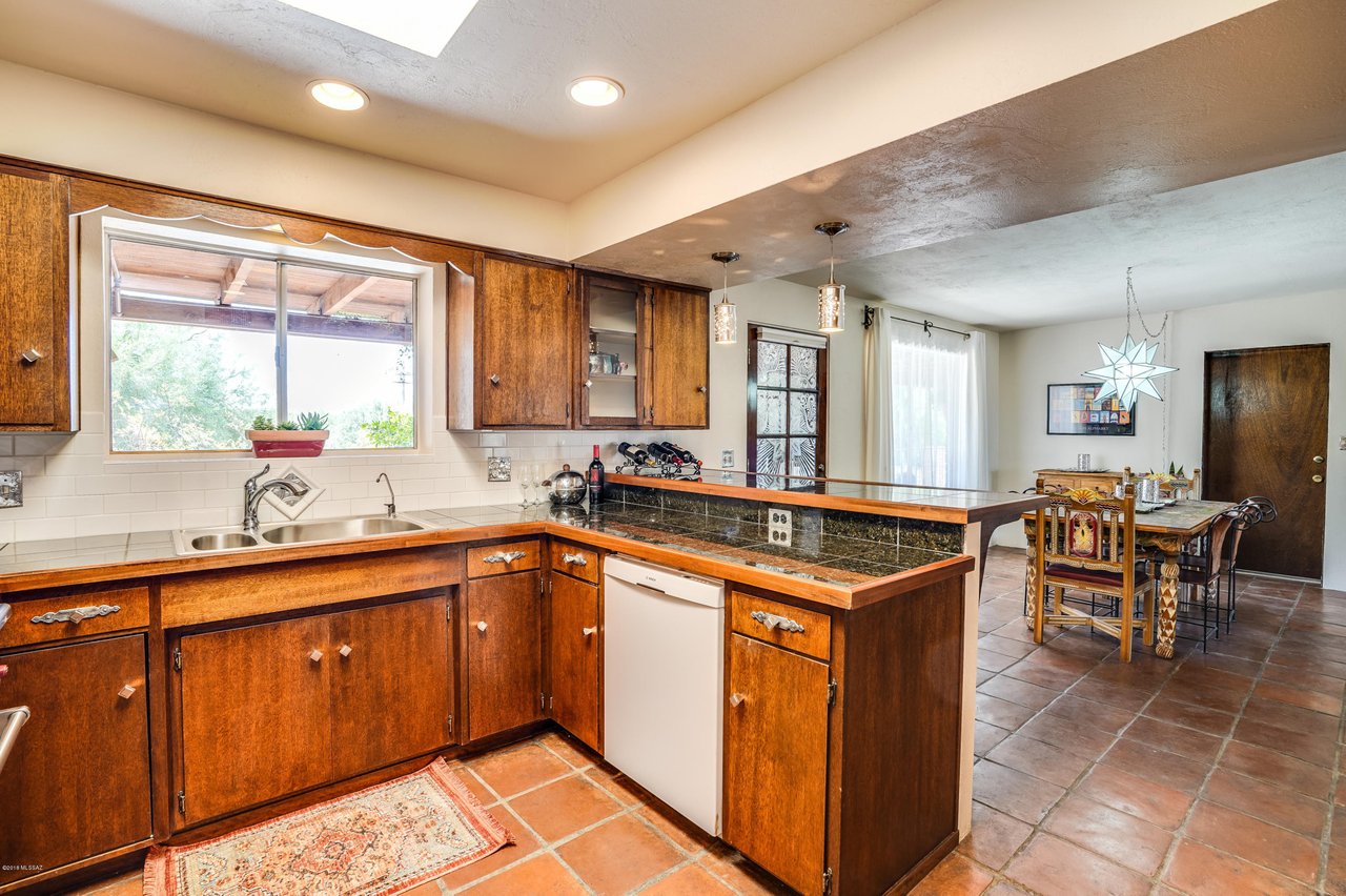 1129 W Fern Dr