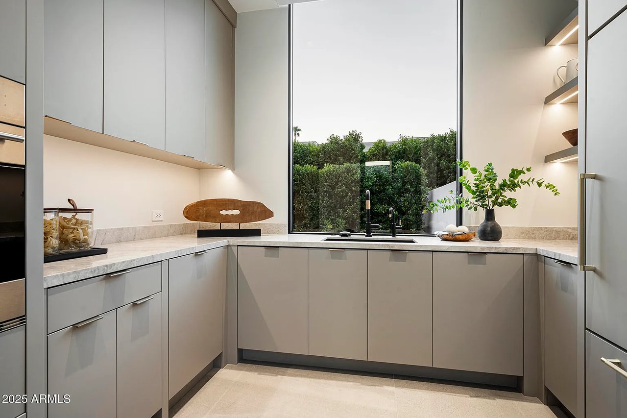 6911 E Jackrabbit Rd