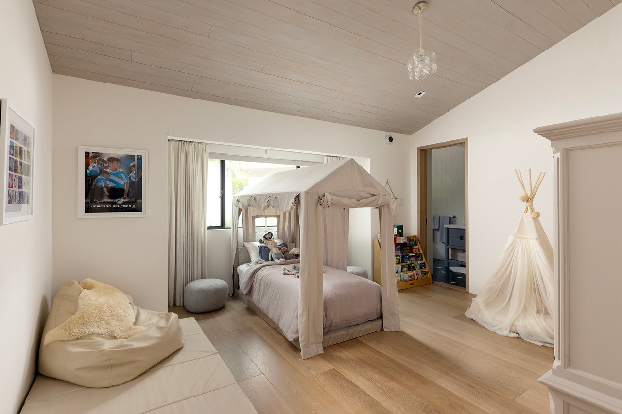 4145 Creciente Drive