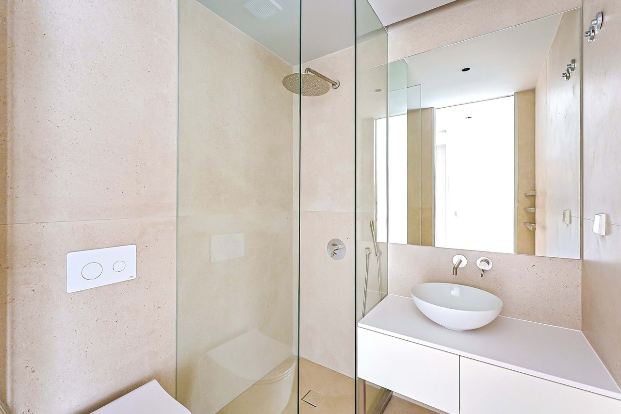 Stylish 2-Bedroom Apartment in the Heart of Lisbon with Exceptional Amenities