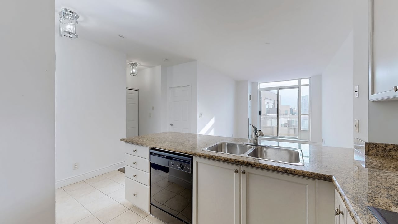 245 Davisville Avenue UPH1