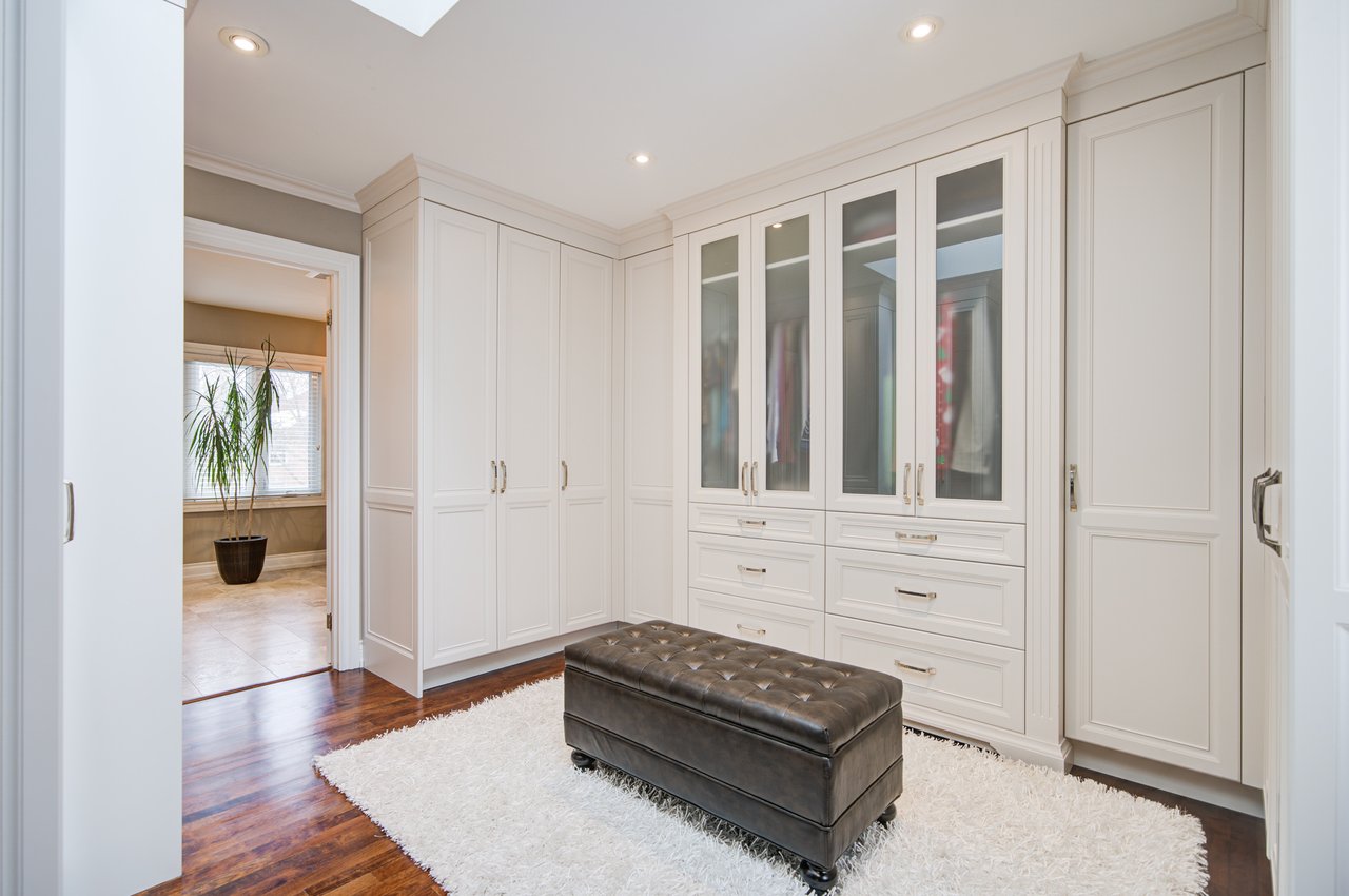 1296 Mapleridge Cres