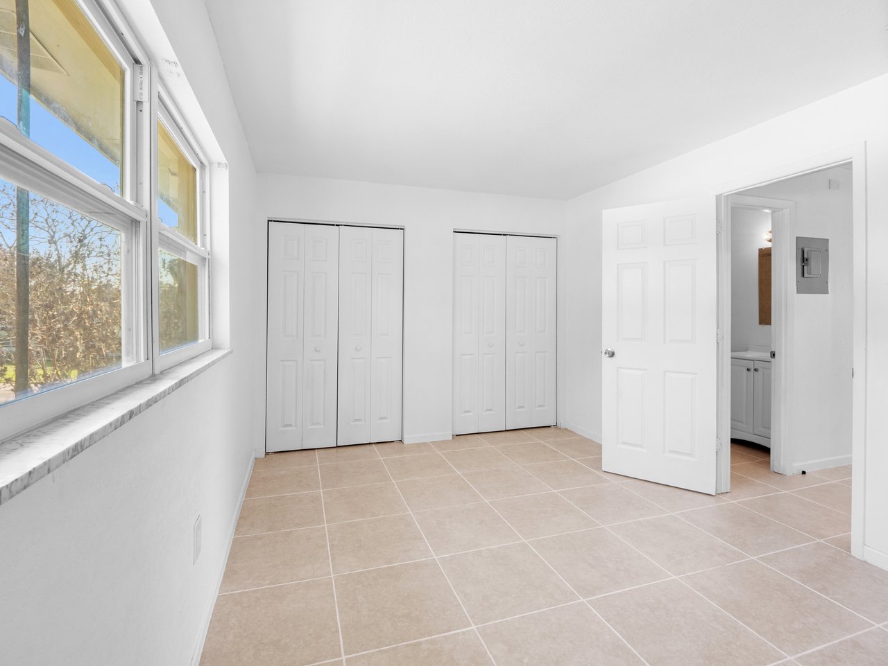 85,87,89 NW Irwin Ave