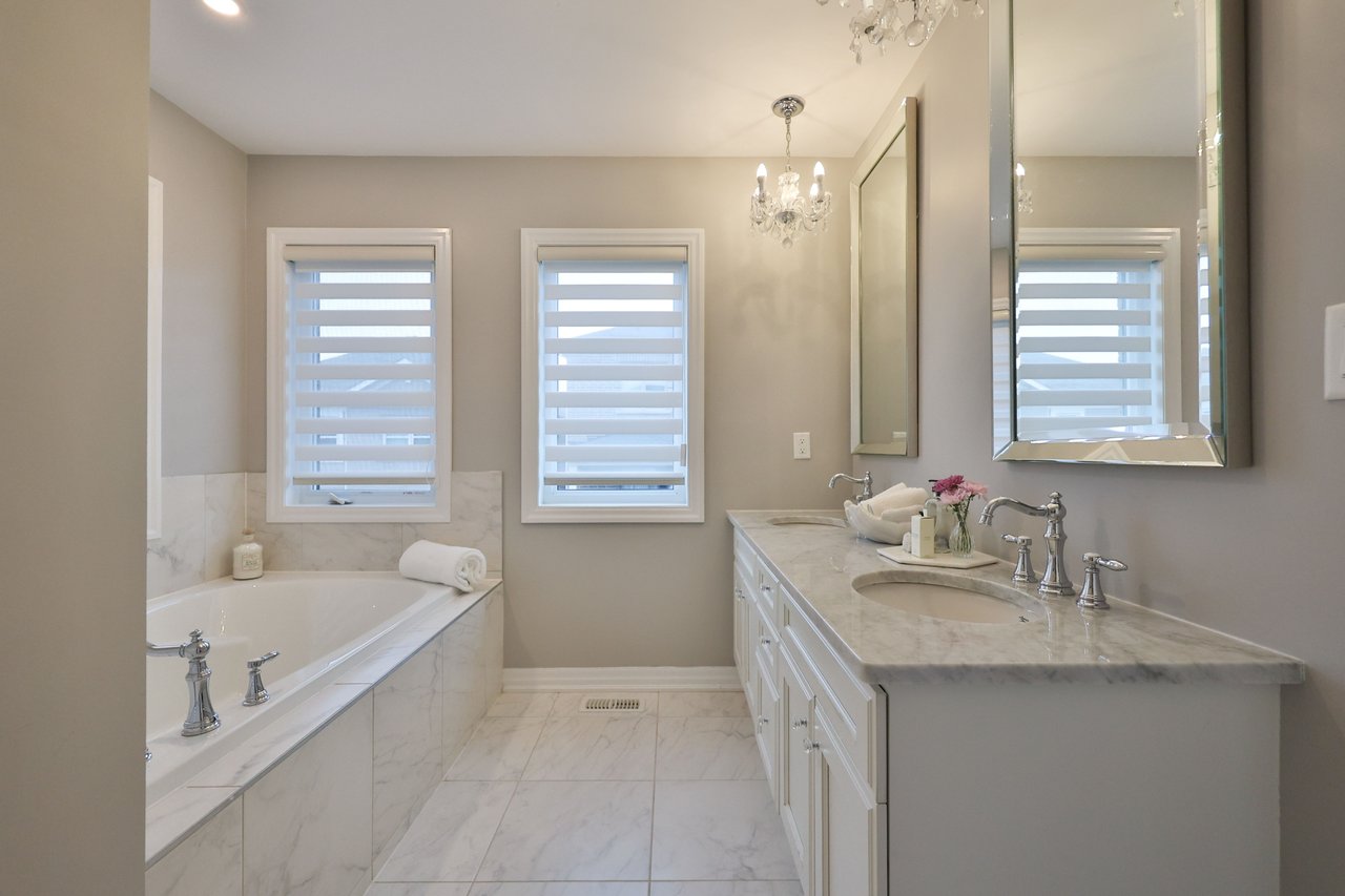 3205 Violet Gardens, Oakville