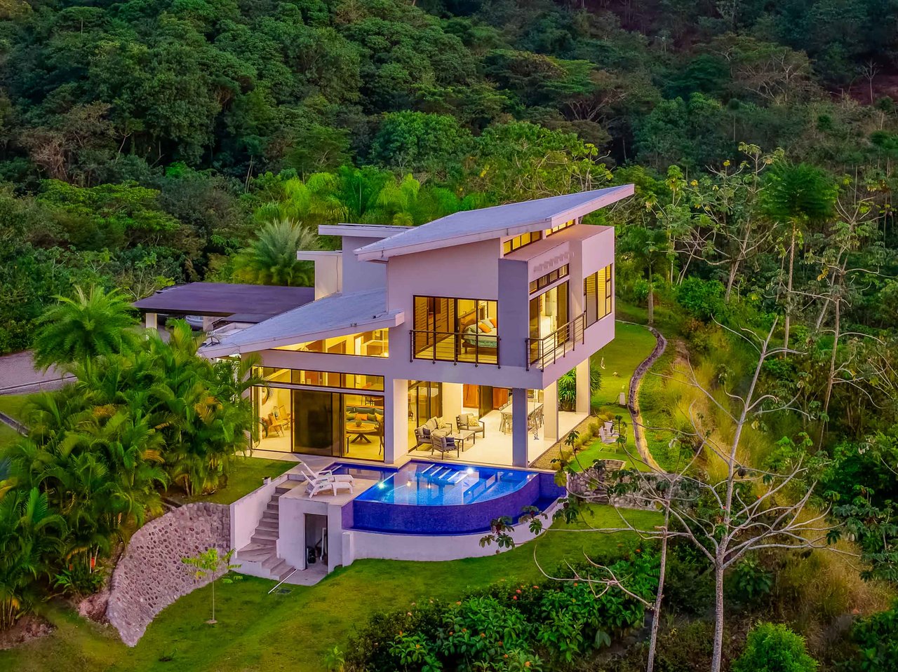 Guest House and Infinity Pool Ocean View Luxury Estate