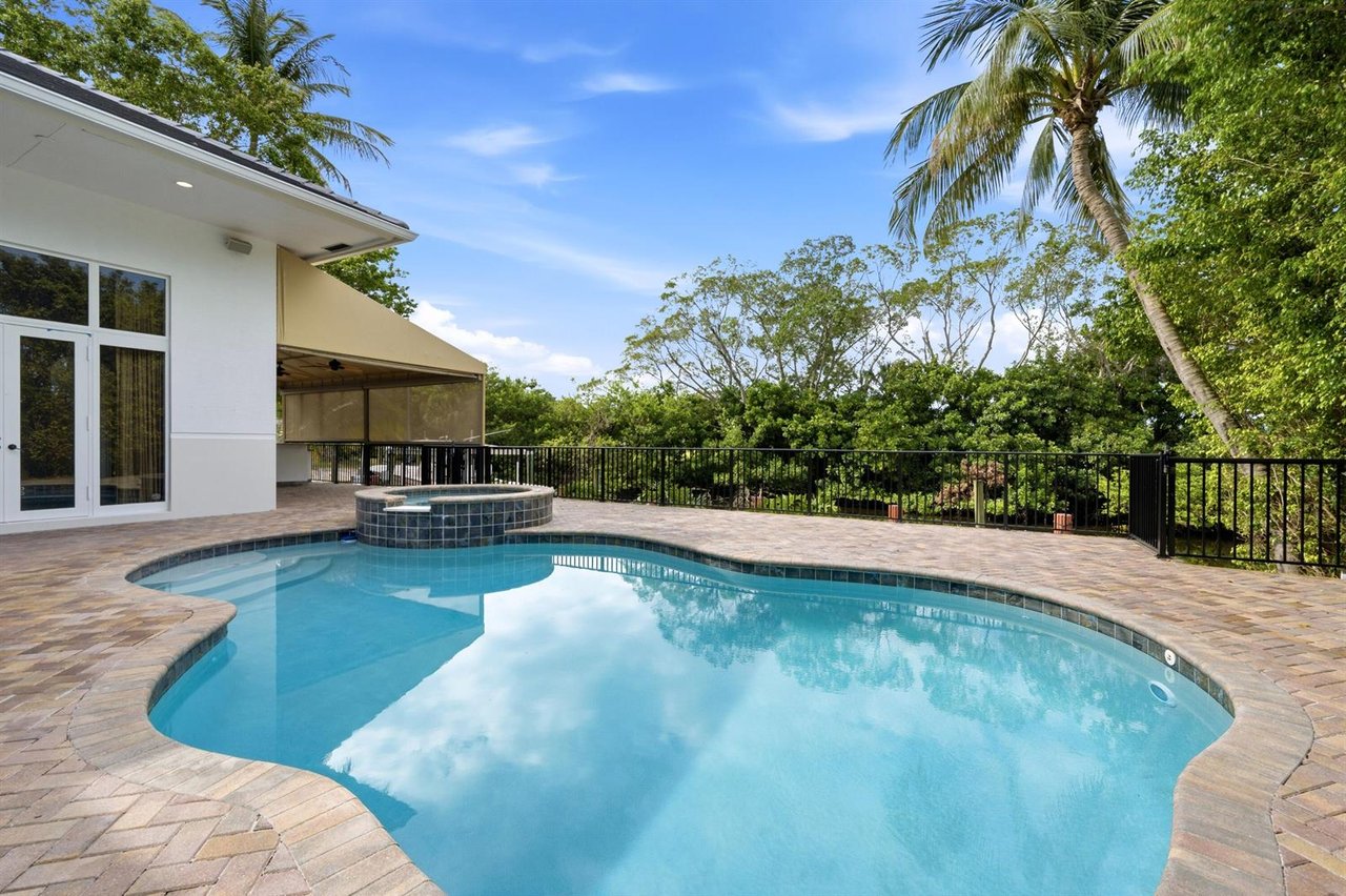  608 Inlet Rd