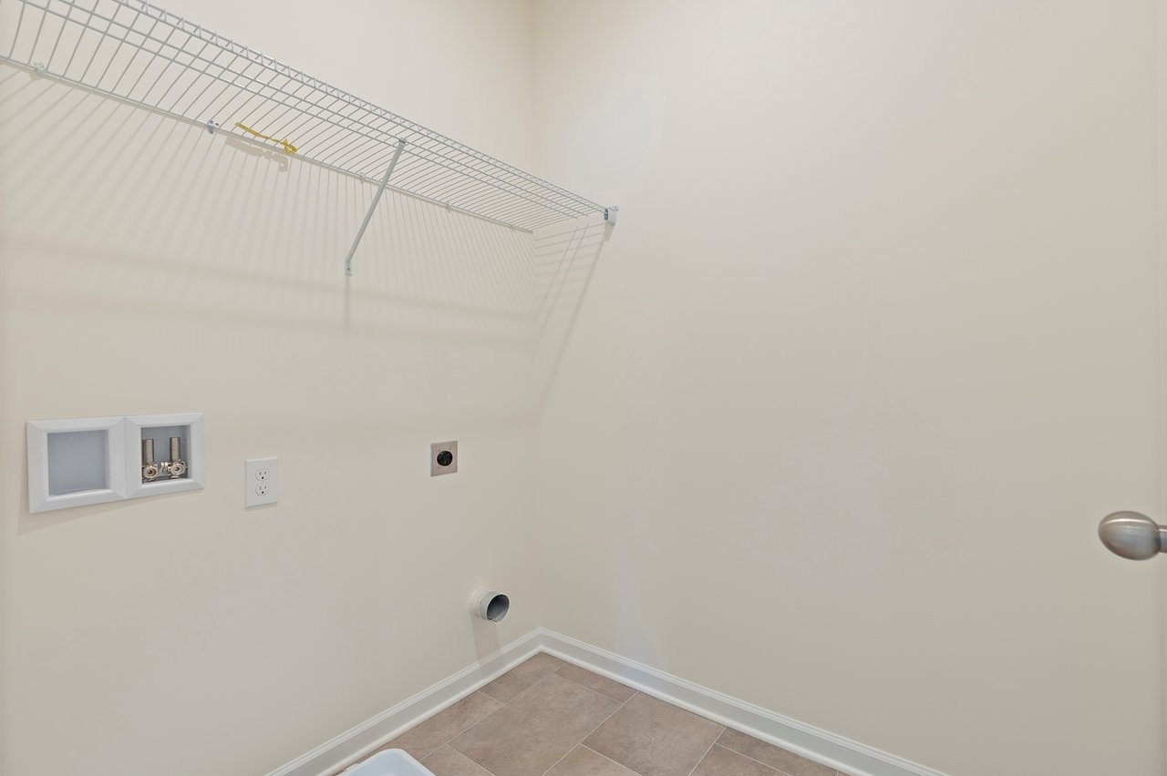 Modern 4-Bedroom Home with Scenic Mountain Views