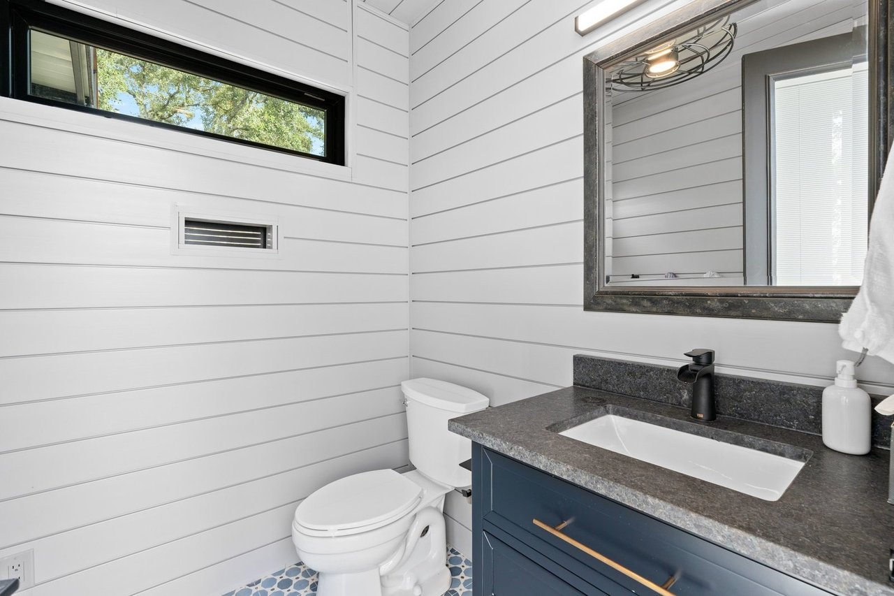 Luxxis Design 1104 Summit