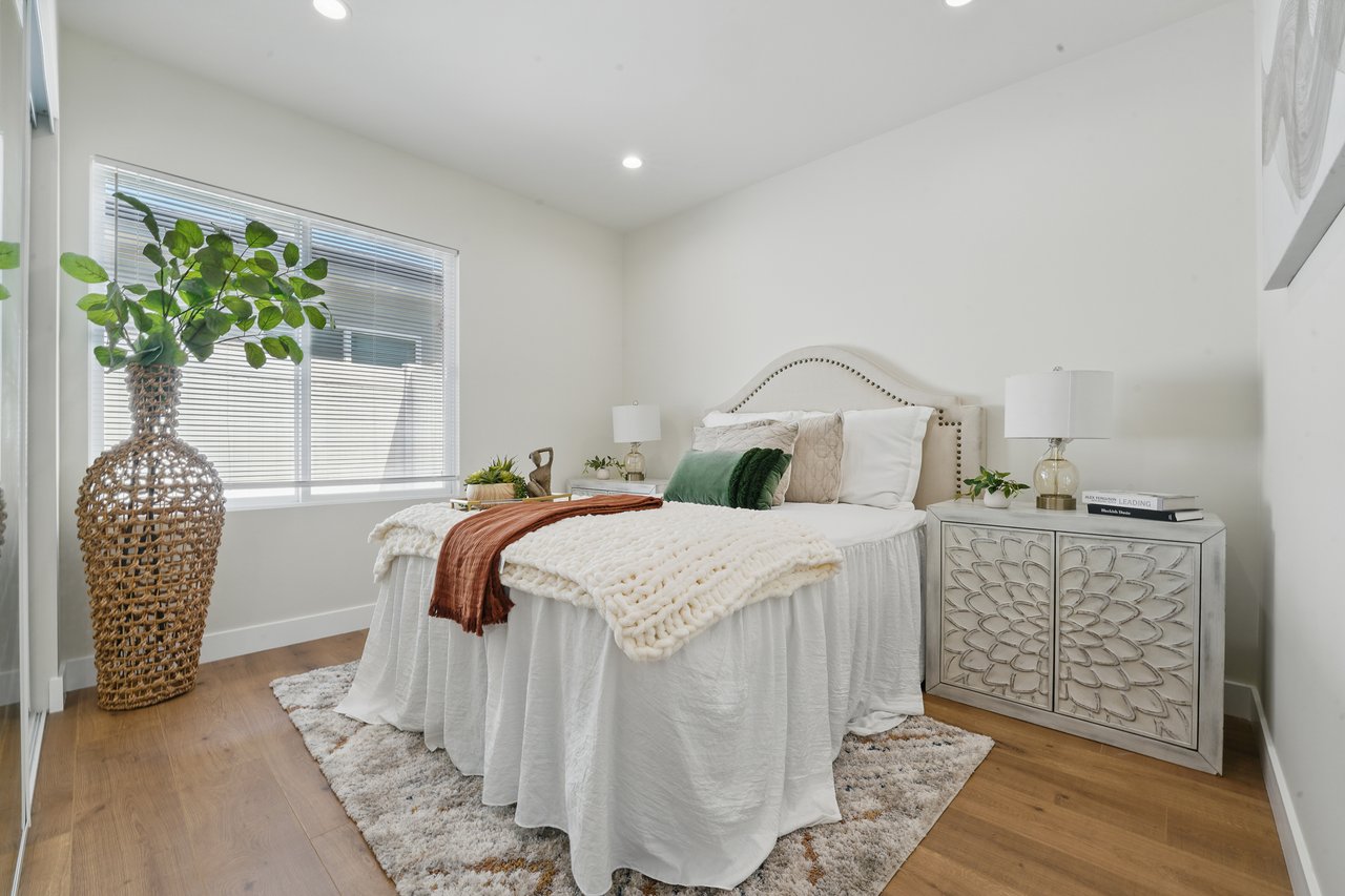 4 Units in North Hollywood
