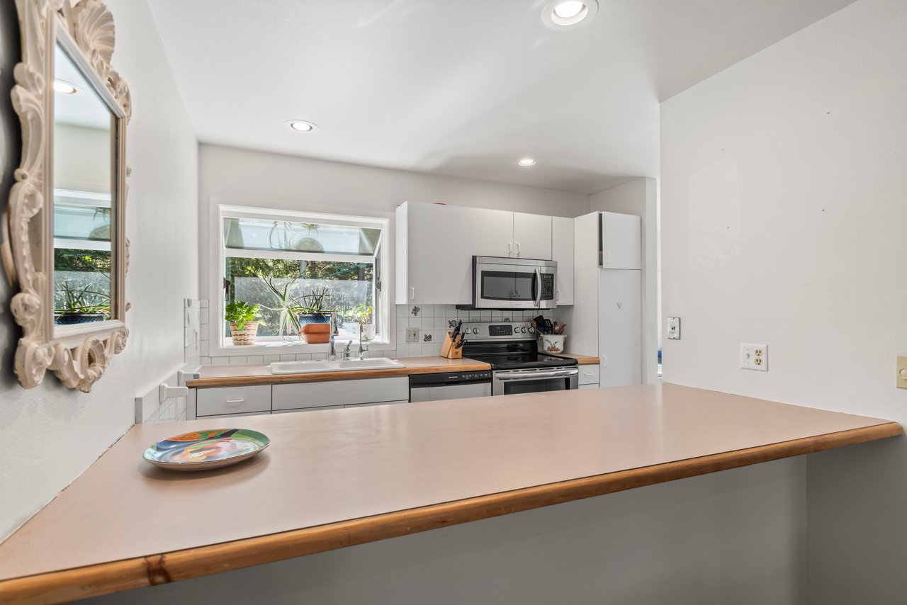 Bright Aspen Townhome: Steps from Culture, Slopes & Transit