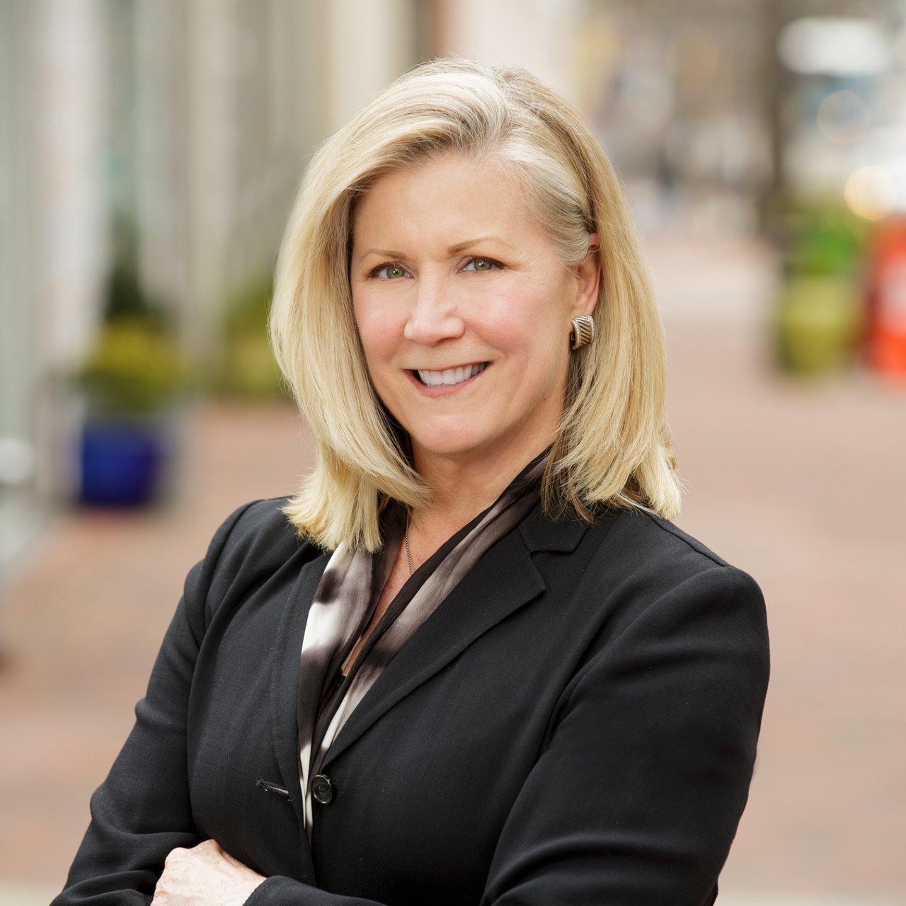 Deirdre Jo Fricke Washington, D.C. Real Estate Agent Headshot