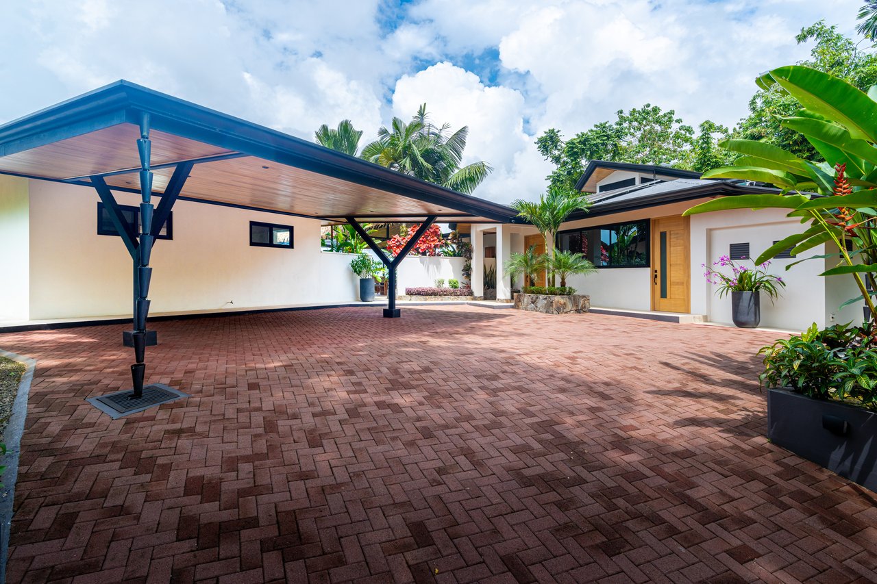 Casa Amarilla – Oceanfront Luxury Meets Sustainable Living in Tres Rios
