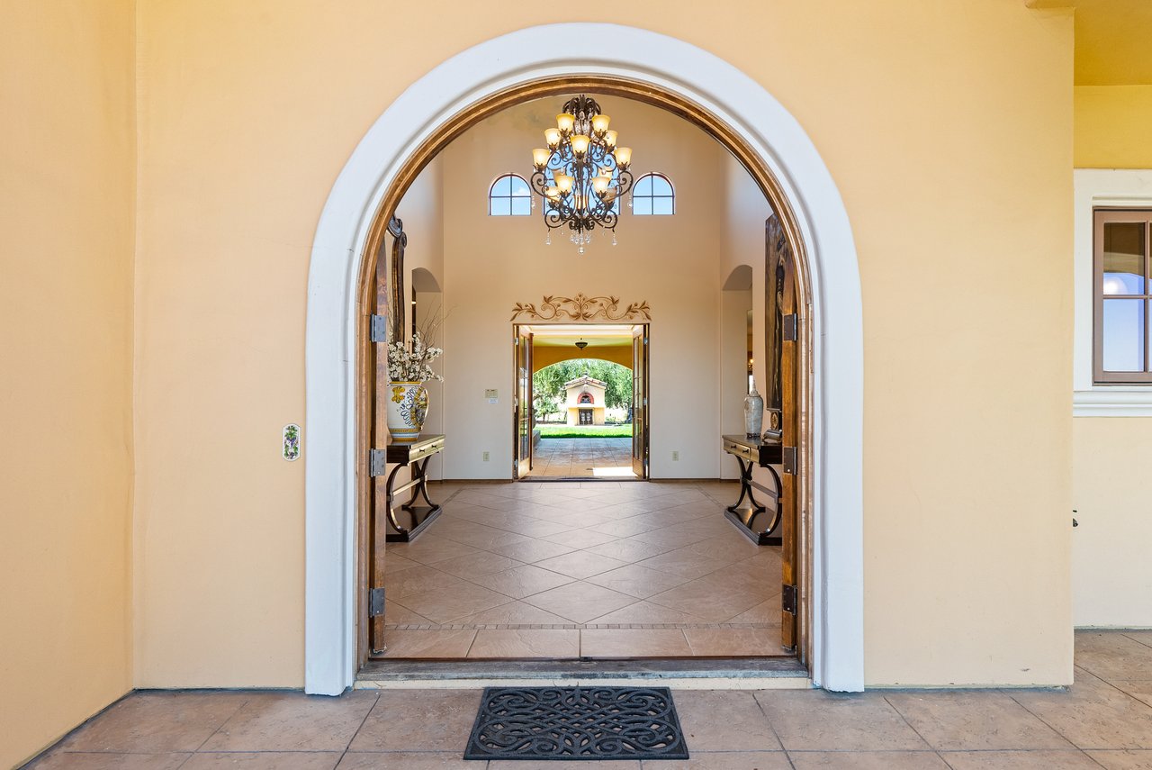 A captivating wine country estate with income-producing opportunities in Templeton