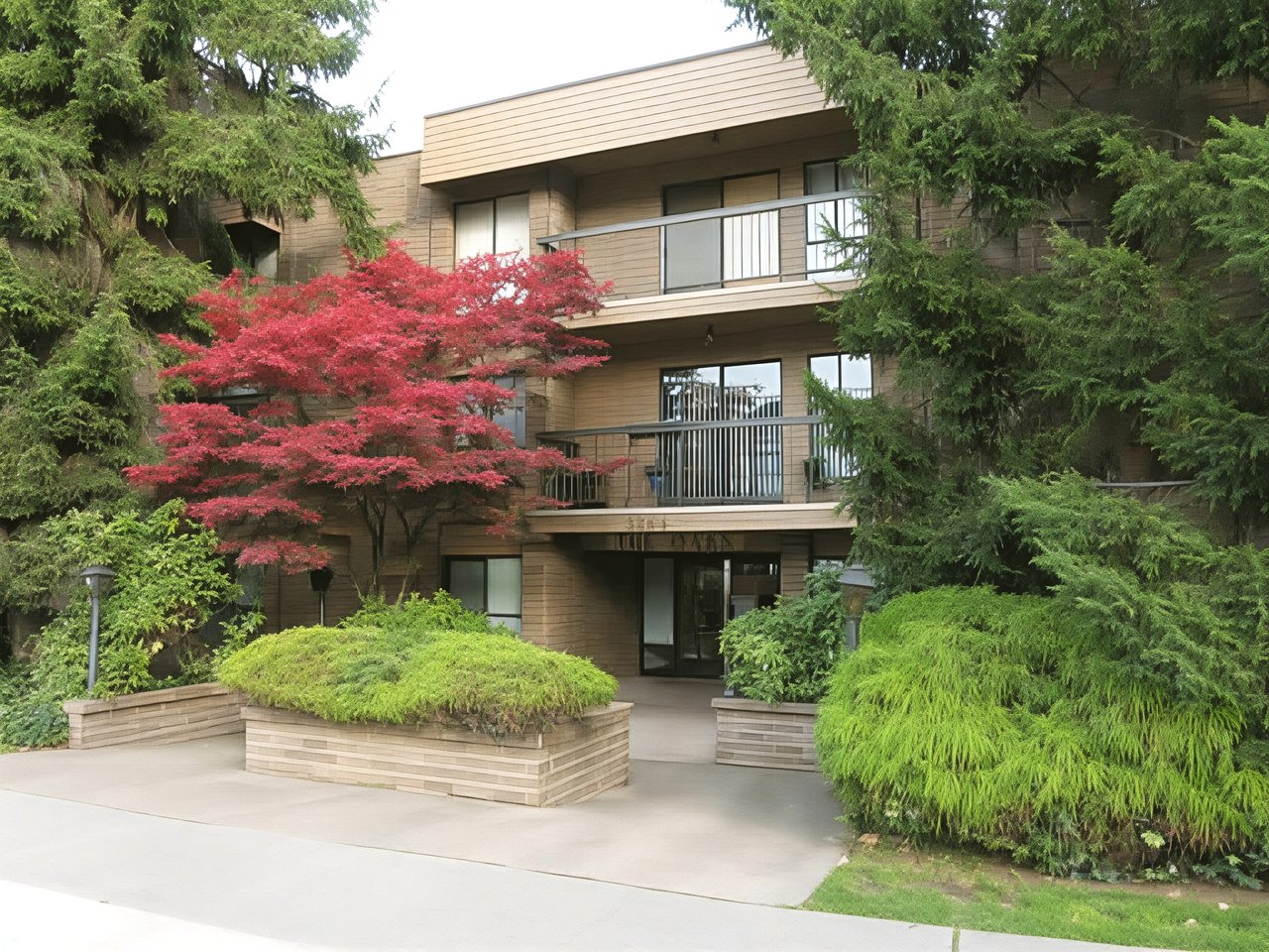 3264 Oak St, #104