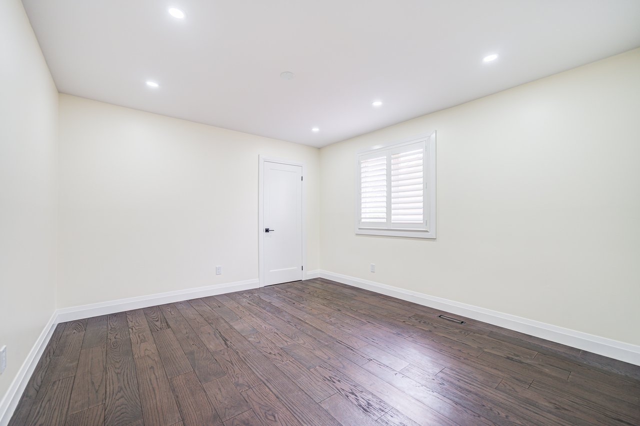 1126 Berkshire Crt