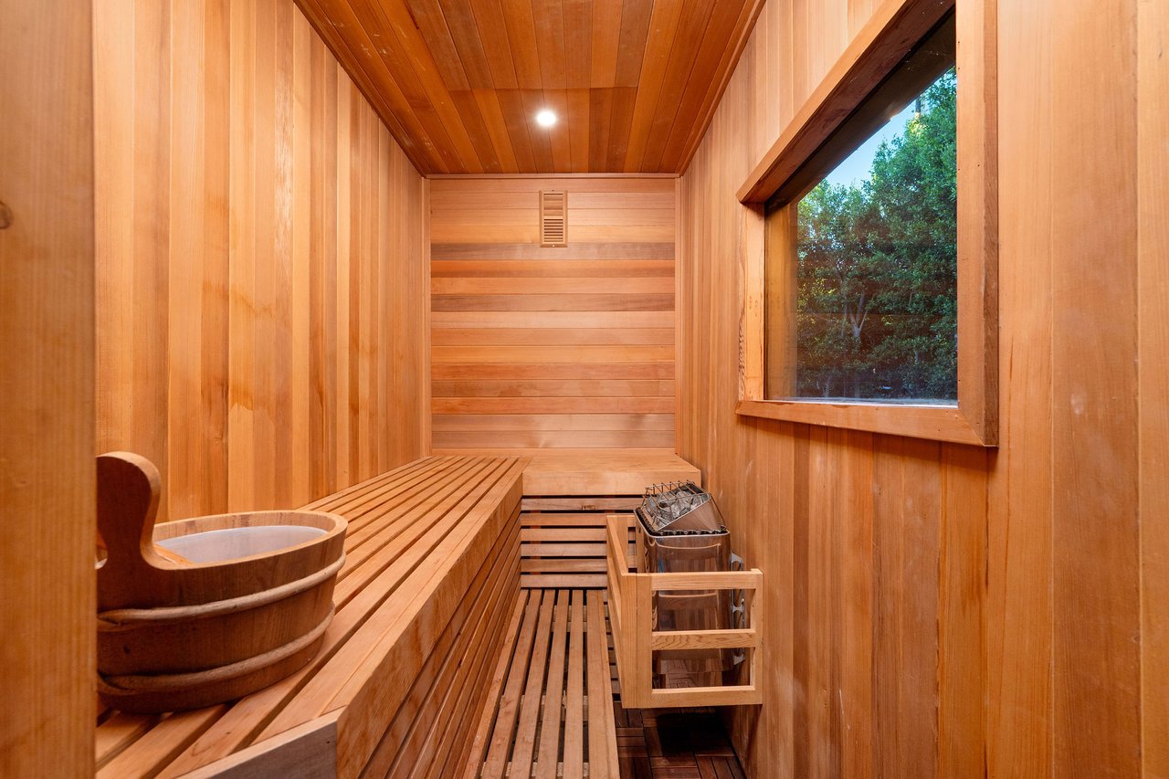 723 N Sierra Dr, Beverly Hills