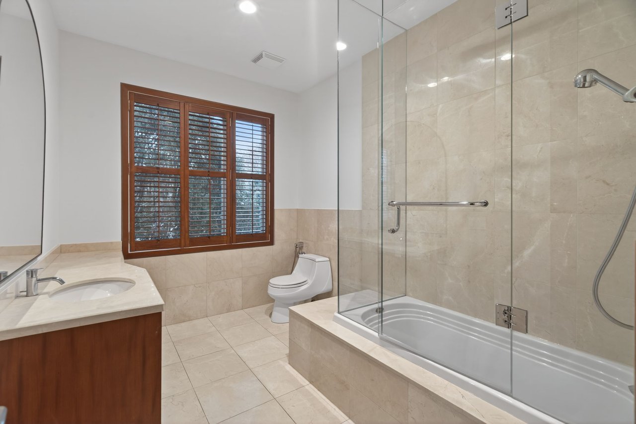 Sophisticated & Architecturally Bold