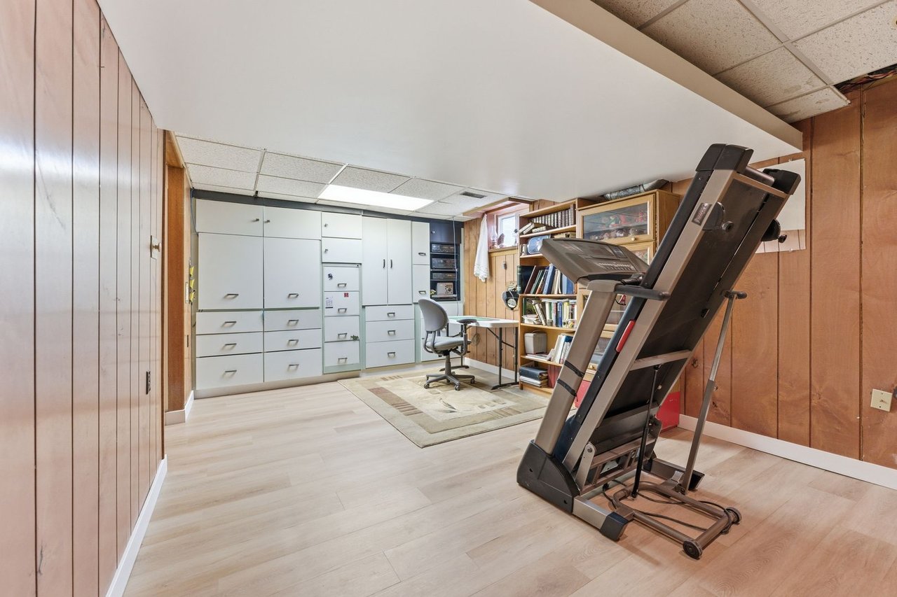1616 Haig Blvd 5