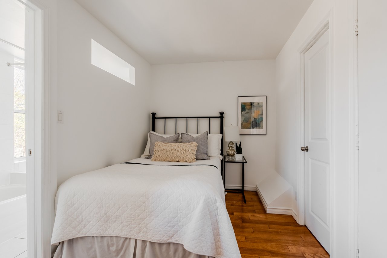 389 Woodbine Ave