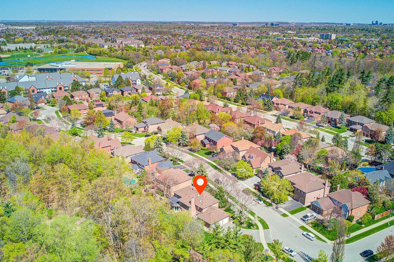 1296 Mapleridge Cres