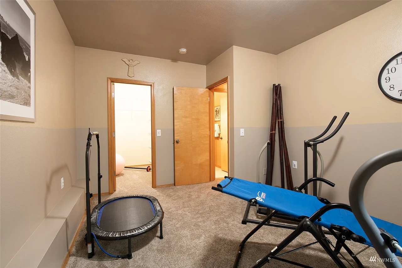 3 VALLEY CREST Way