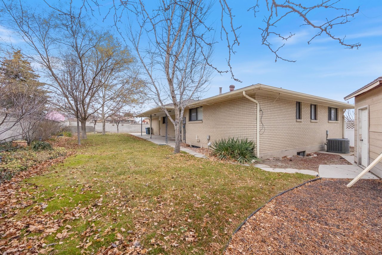 4372 S Hawarden Cir