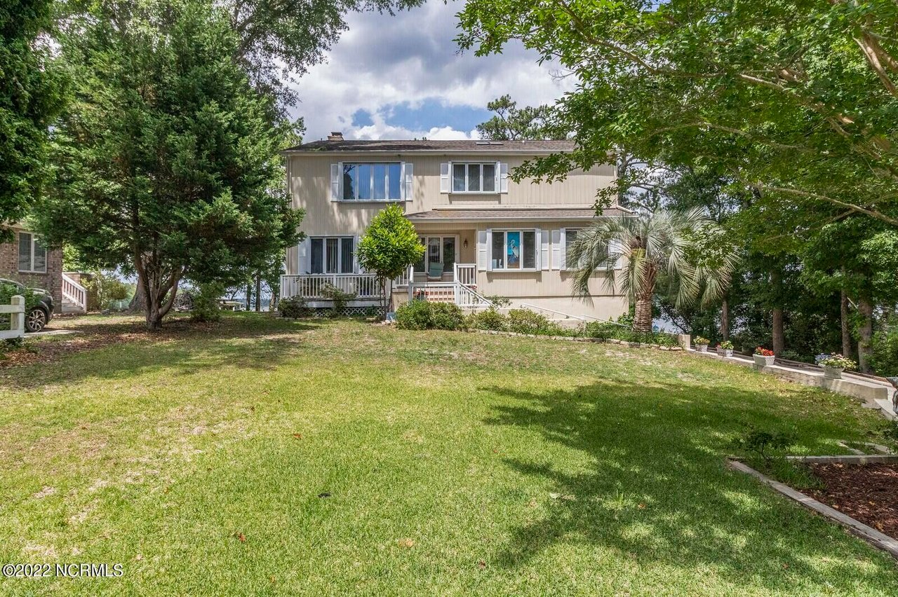 1264 Riverbend Dr SW