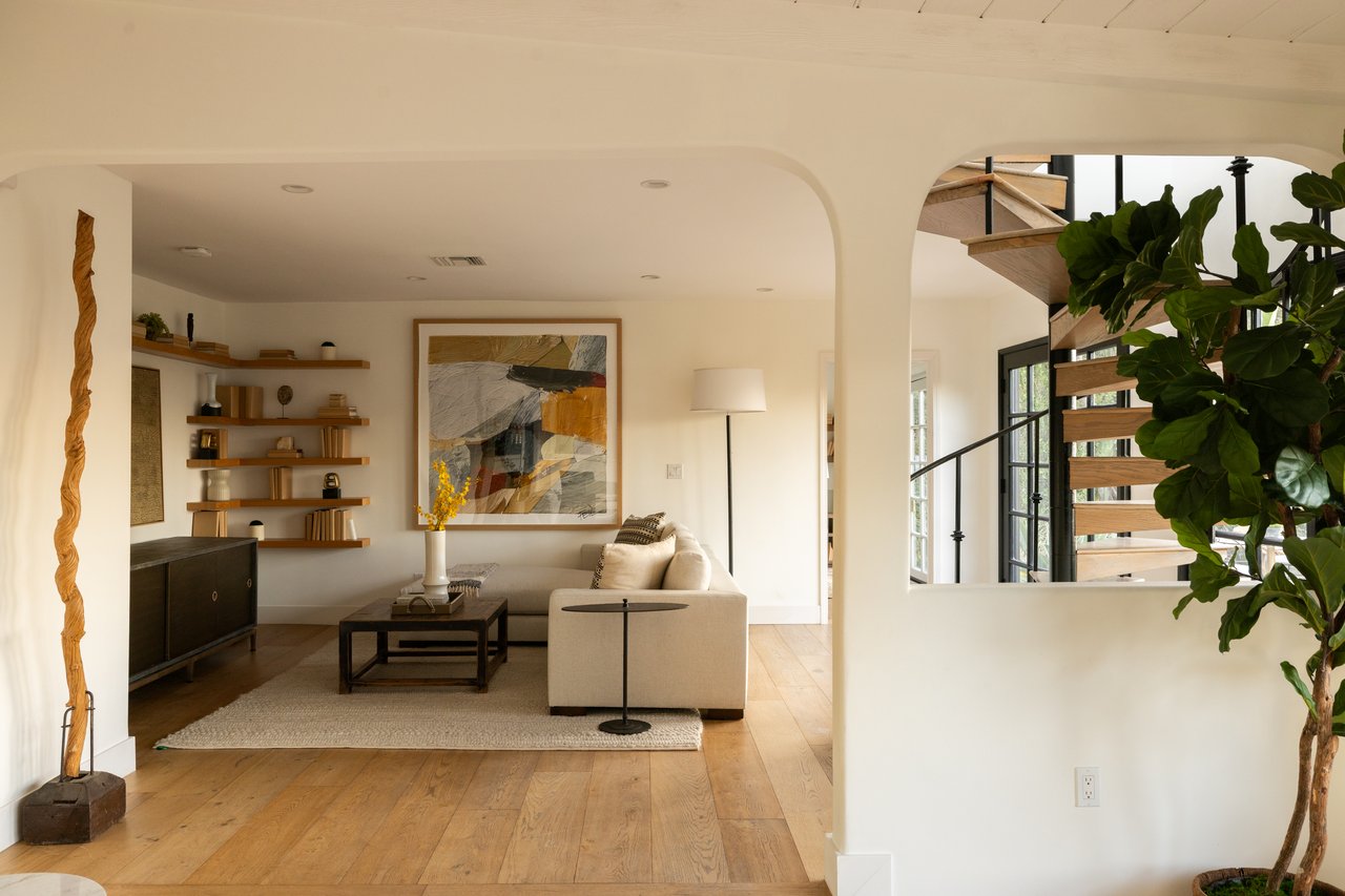 3646 Sunswept Dr, Studio City