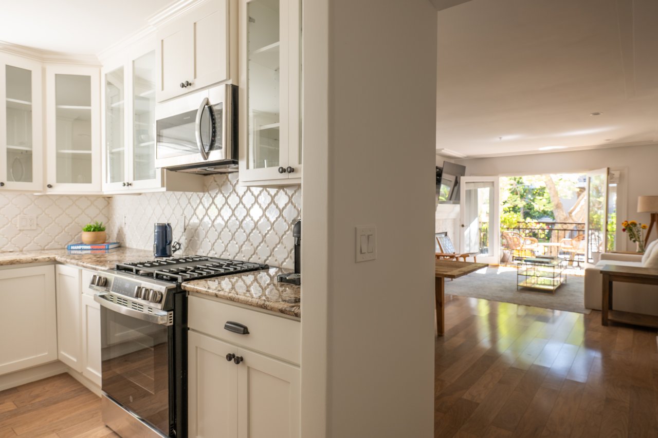 146 S Clark Dr Unit: 101, West Hollywood